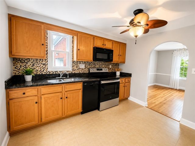 128 Sylvania Dr, South Park, PA 15236