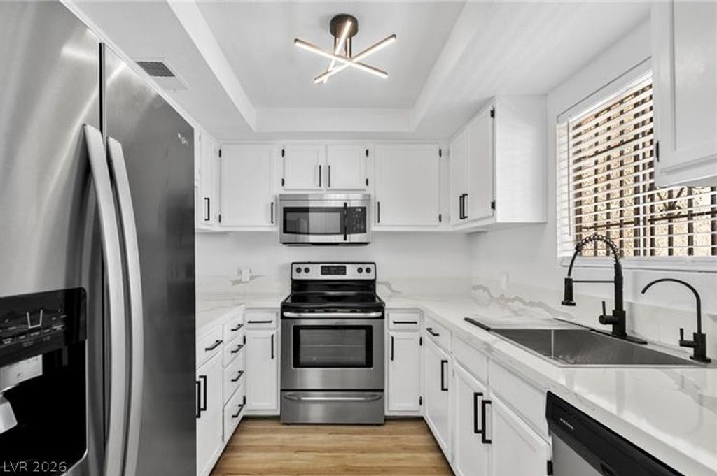 1676 Jupiter Court F, Las Vegas, NV 89119 — photo 2