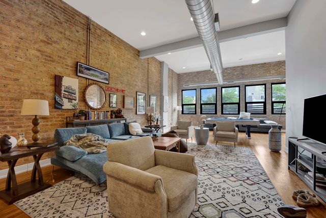 1019 W Lake Street 2, Chicago, IL 60607