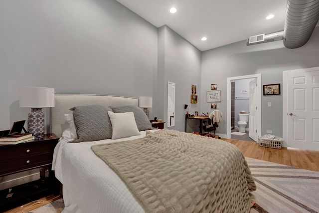 1019 W Lake Street 2, Chicago, IL 60607