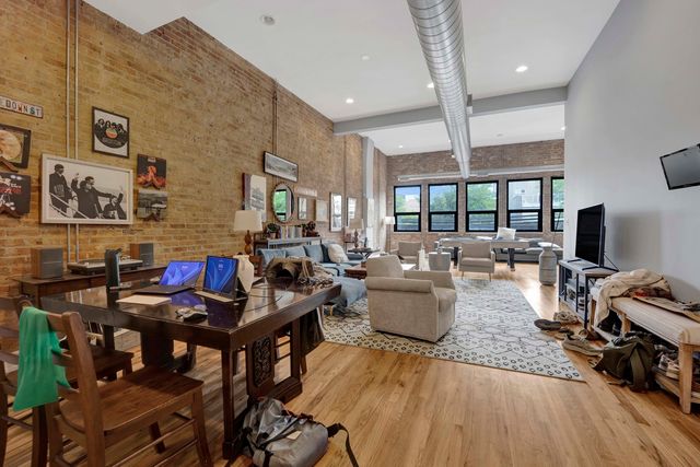 1019 W Lake Street 2, Chicago, IL 60607