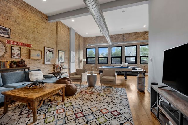 1019 W Lake Street 2, Chicago, IL 60607