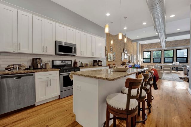 1019 W Lake Street 2, Chicago, IL 60607