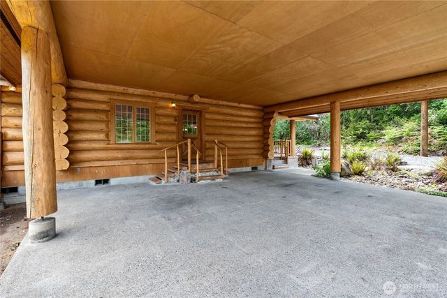 42323 22nd Avenue E, Eatonville, WA 98328