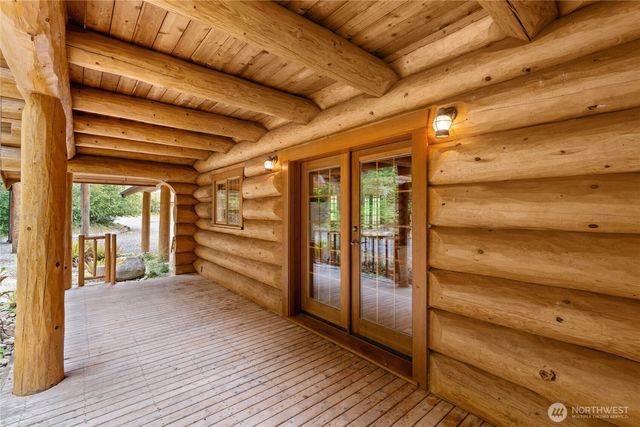 42323 22nd Avenue E, Eatonville, WA 98328