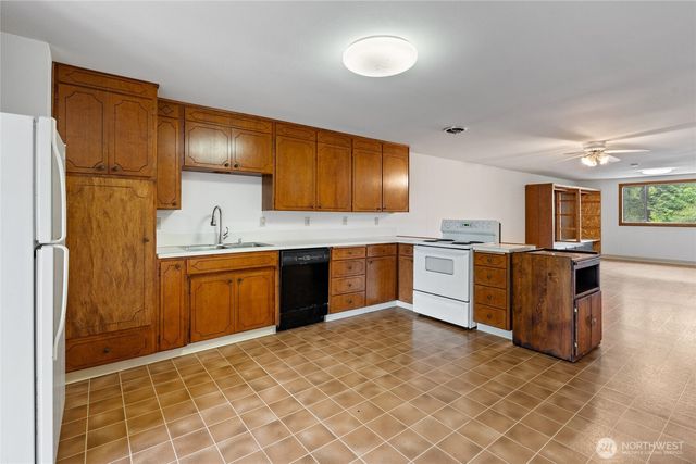 42323 22nd Avenue E, Eatonville, WA 98328
