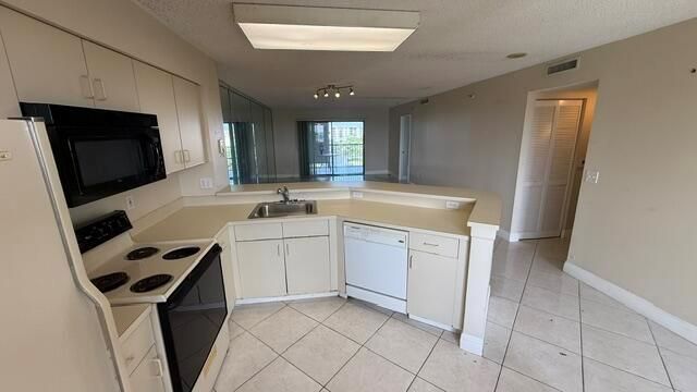 2334 S Cypress Bend Drive 802, Pompano Beach, FL 33069
