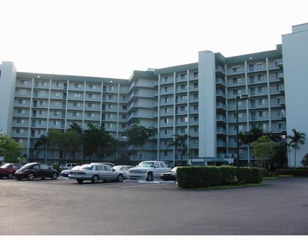 2334 S Cypress Bend Drive 802, Pompano Beach, FL 33069