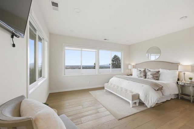 60 Dartmouth Avenue, San Carlos, CA 94070