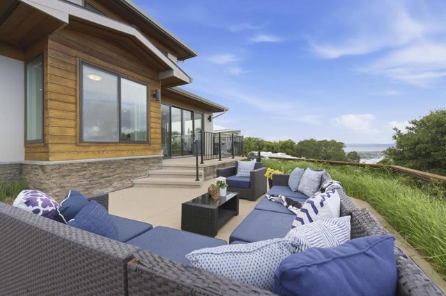 60 Dartmouth Avenue, San Carlos, CA 94070