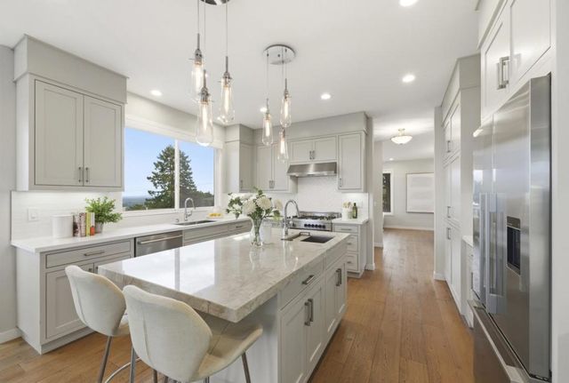 60 Dartmouth Avenue, San Carlos, CA 94070