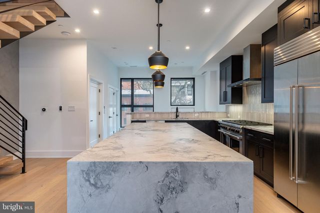2320 SANSOM ST, Philadelphia, PA 19103