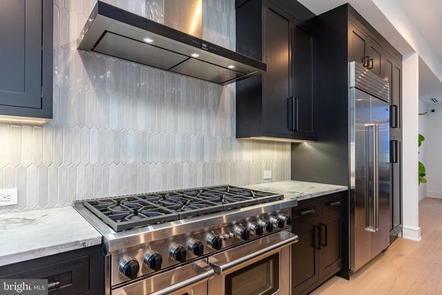 2320 SANSOM ST, Philadelphia, PA 19103