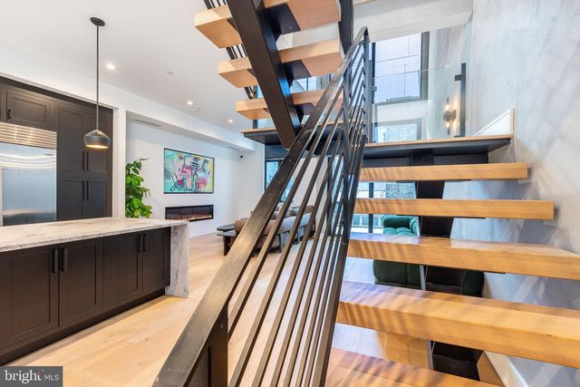 2320 SANSOM ST, Philadelphia, PA 19103