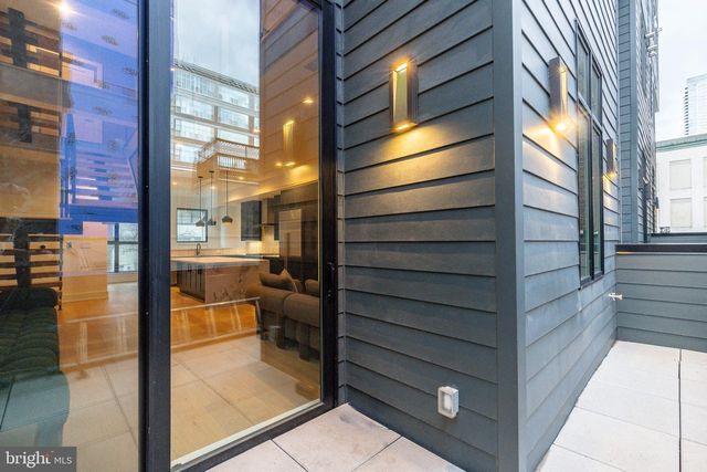 2320 SANSOM ST, Philadelphia, PA 19103