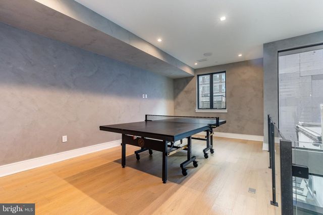 2320 SANSOM ST, Philadelphia, PA 19103