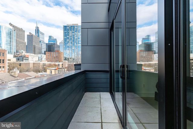 2320 SANSOM ST, Philadelphia, PA 19103
