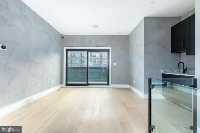 2320 SANSOM ST, Philadelphia, PA 19103