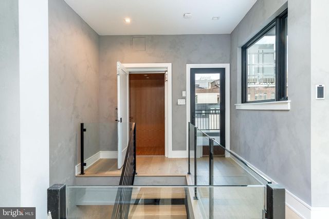 2320 SANSOM ST, Philadelphia, PA 19103