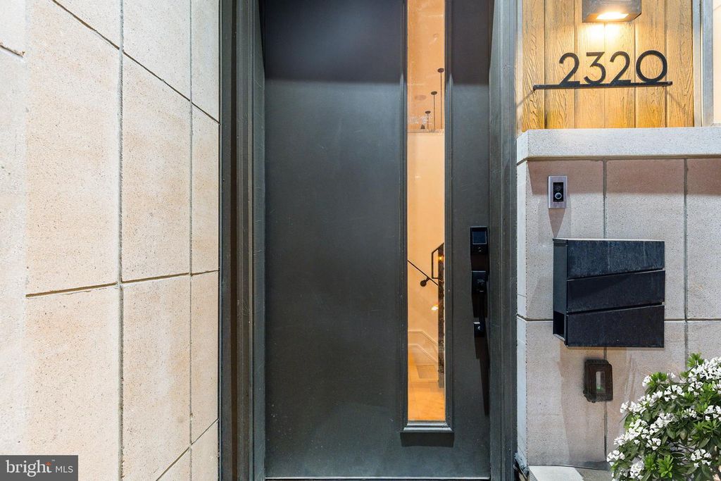 2320 SANSOM ST, Philadelphia, PA 19103