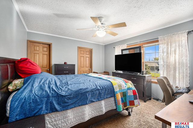 1054 Hillcrest Drive, Fremont, NE 68025