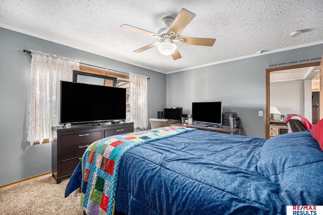 1054 Hillcrest Drive, Fremont, NE 68025