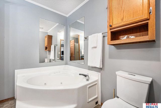 1054 Hillcrest Drive, Fremont, NE 68025