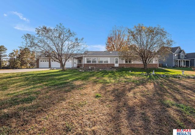 1054 Hillcrest Drive, Fremont, NE 68025