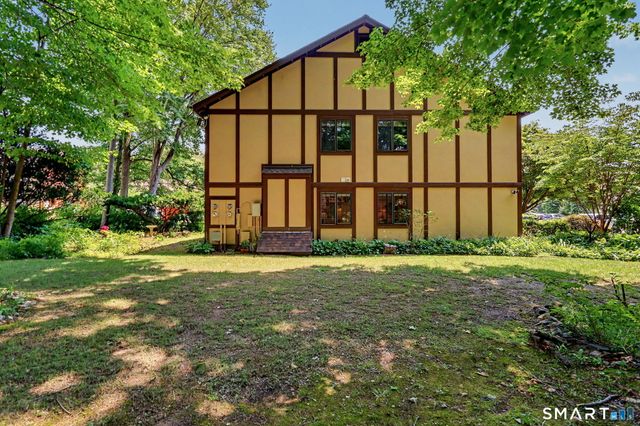 221 Foxwood Lane 221, Milford, CT 06460