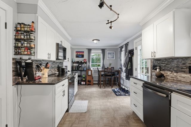 84 Southbridge Rd, Charlton, MA 01507