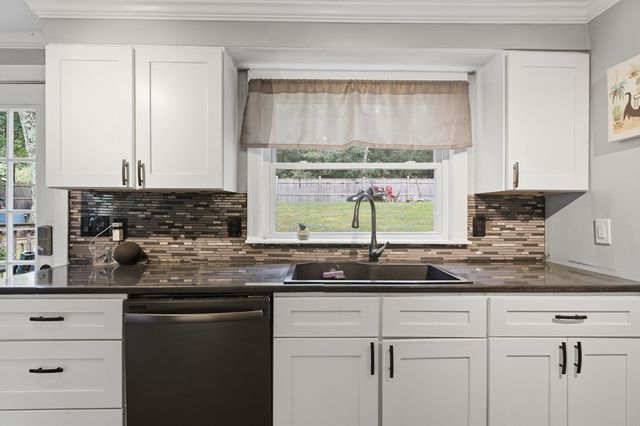 84 Southbridge Rd, Charlton, MA 01507