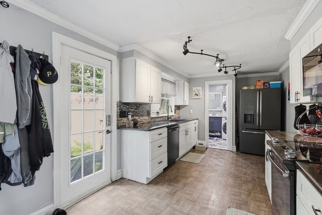 84 Southbridge Rd, Charlton, MA 01507