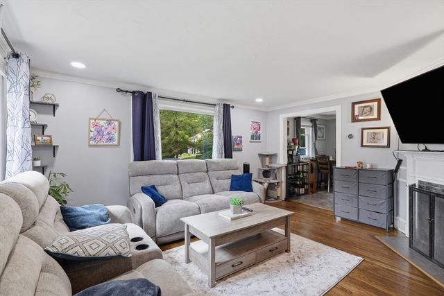 84 Southbridge Rd, Charlton, MA 01507