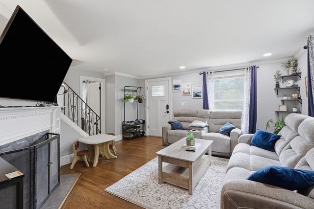 84 Southbridge Rd, Charlton, MA 01507