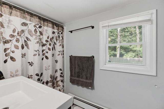 84 Southbridge Rd, Charlton, MA 01507