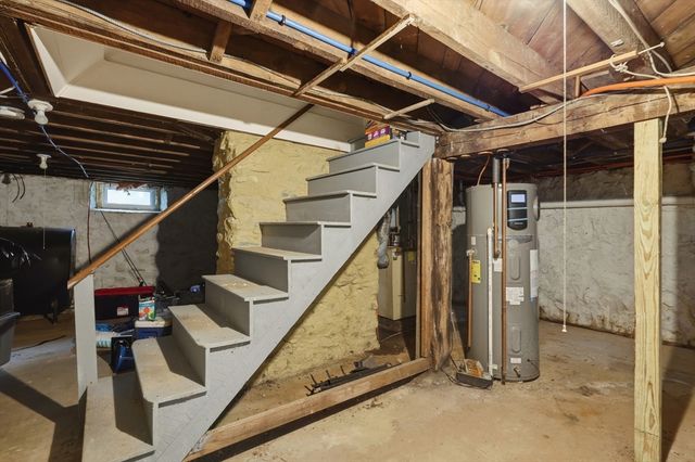 84 Southbridge Rd, Charlton, MA 01507