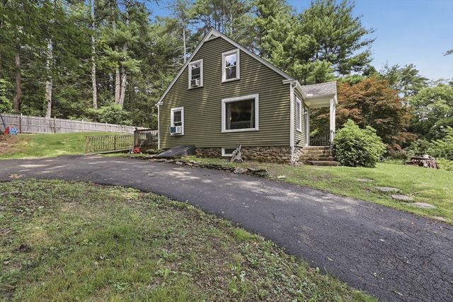 84 Southbridge Rd, Charlton, MA 01507
