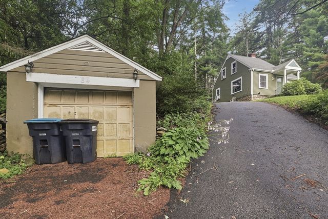 84 Southbridge Rd, Charlton, MA 01507