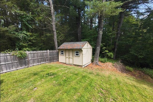 84 Southbridge Rd, Charlton, MA 01507