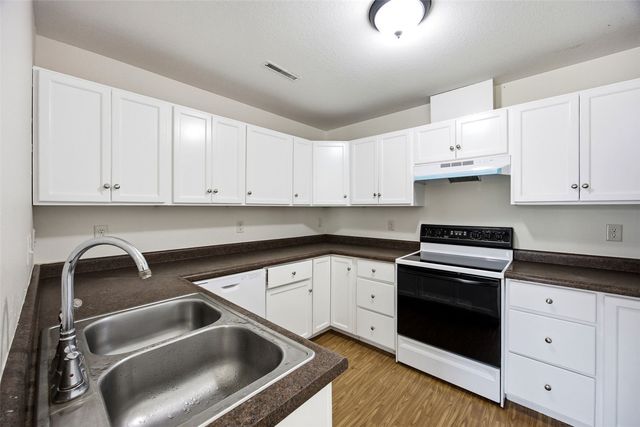 1542 Dickenson Lane, Iowa City, IA 52240