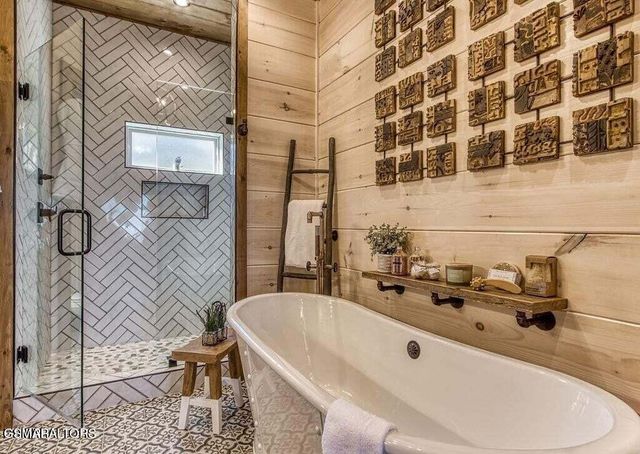 658 Wiley Oakley Drive, Gatlinburg, TN 37738