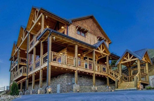 658 Wiley Oakley Drive, Gatlinburg, TN 37738