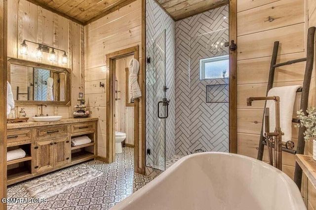 658 Wiley Oakley Drive, Gatlinburg, TN 37738