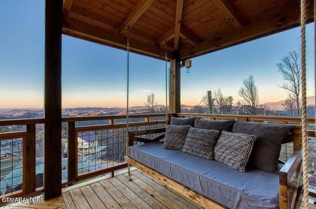 658 Wiley Oakley Drive, Gatlinburg, TN 37738