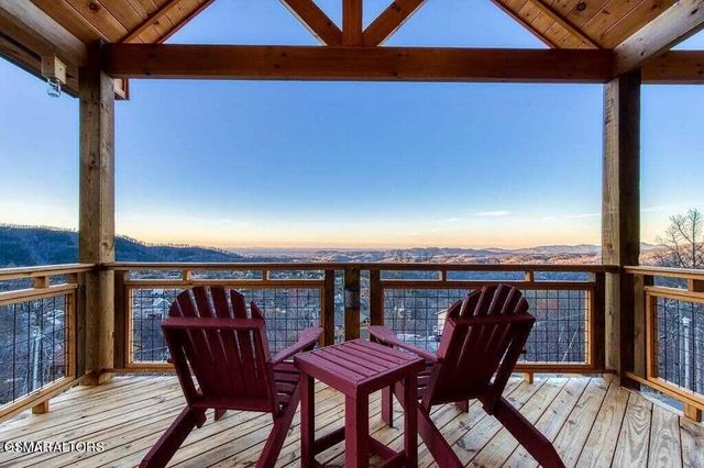 658 Wiley Oakley Drive, Gatlinburg, TN 37738