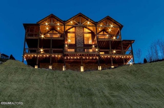 658 Wiley Oakley Drive, Gatlinburg, TN 37738