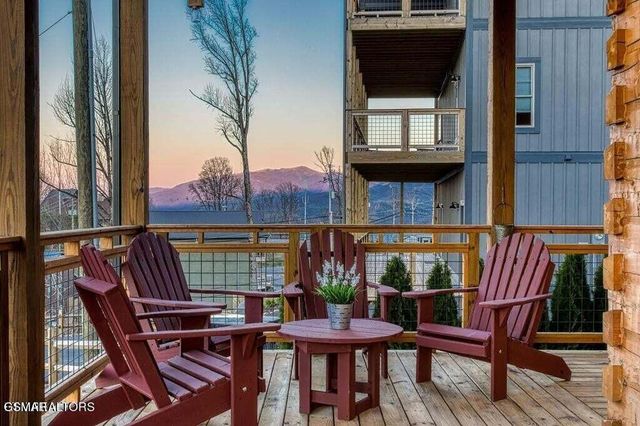 658 Wiley Oakley Drive, Gatlinburg, TN 37738