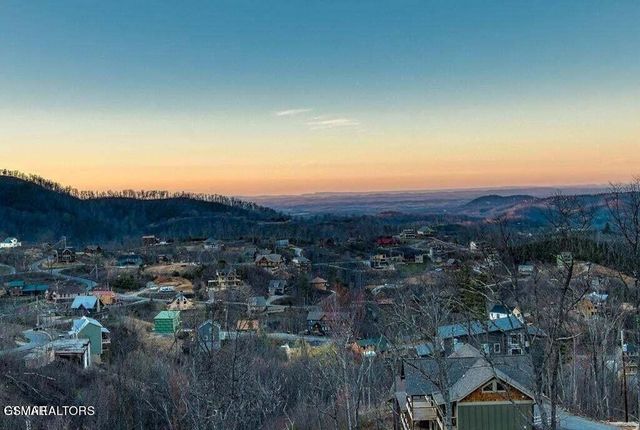 658 Wiley Oakley Drive, Gatlinburg, TN 37738