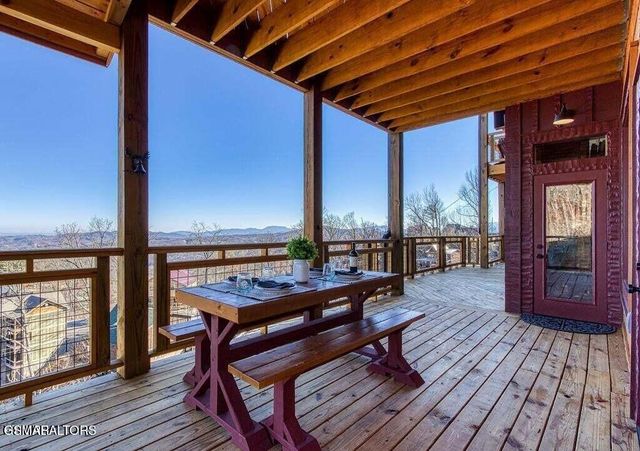 658 Wiley Oakley Drive, Gatlinburg, TN 37738