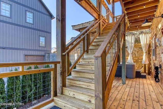 658 Wiley Oakley Drive, Gatlinburg, TN 37738